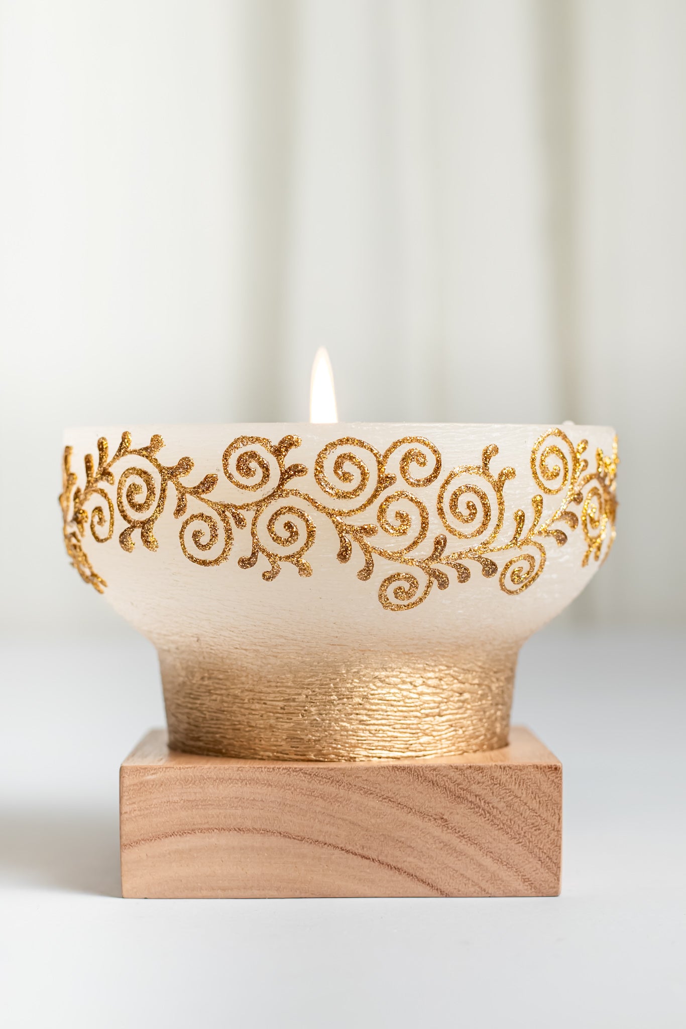 Vela Luminária Arabesco com Suporte Madeira